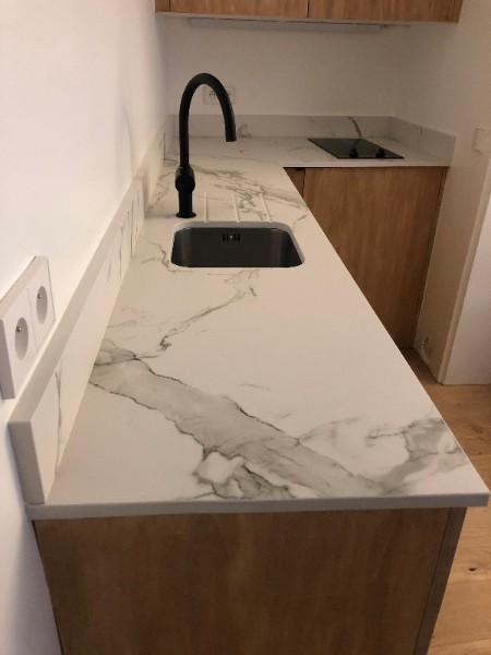 Plan de travail cuisine en Dekton couleur AURA 15 adouci