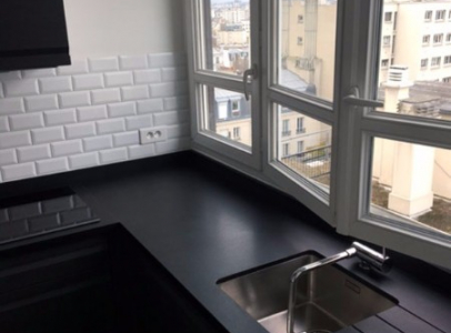 Cuisine en L avec vue sur Paris
