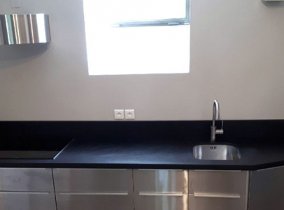Granit Noir mat sur mesure découpé dans notre atelier