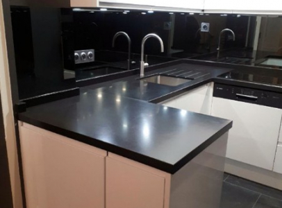 Cuisine en U 180X160 sur mesure avec plan en granit