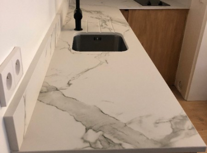 Plan de travail cuisine en Dekton couleur AURA 15 adouci