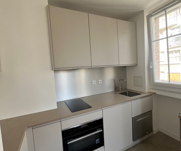 Rénovation élégante d'une cuisine équipée à Paris 11e