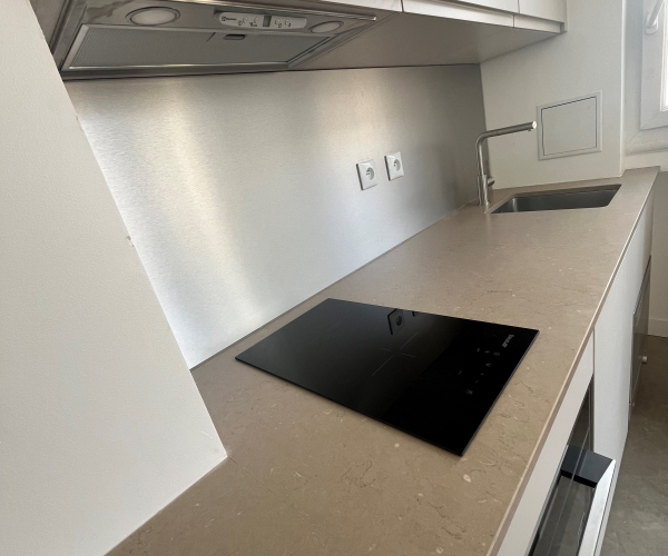 Rénovation élégante d'une cuisine équipée à Paris 11e