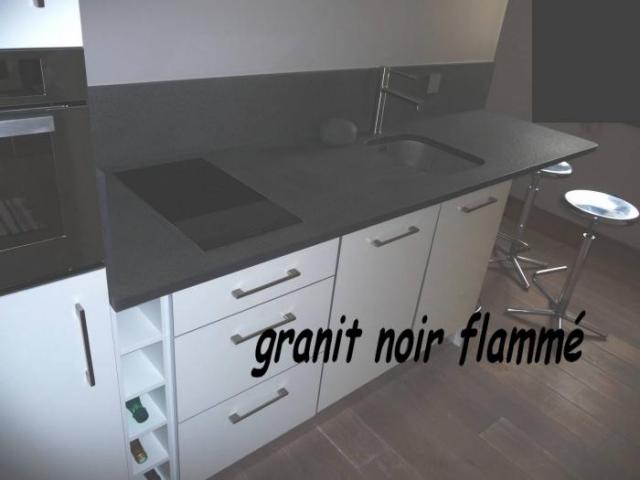 Granit noir flammé