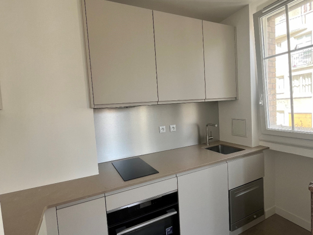 Rénovation élégante d'une cuisine équipée à Paris 11e