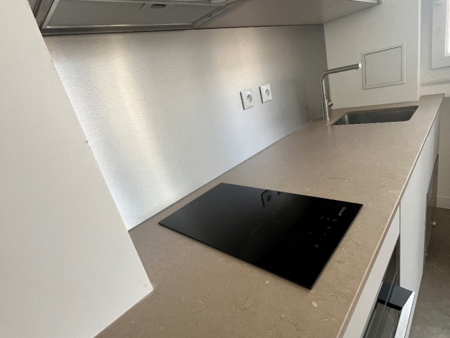 Rénovation élégante d'une cuisine équipée à Paris 11e