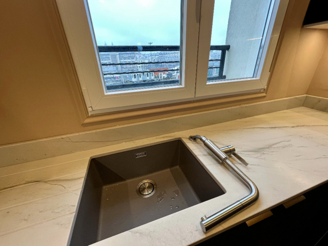 Plan de travail Quartzite Mont Blanc adouci sur mesure Paris 10 Plan de travail Quartzite Mont Blanc adouci sur mesure Paris 10