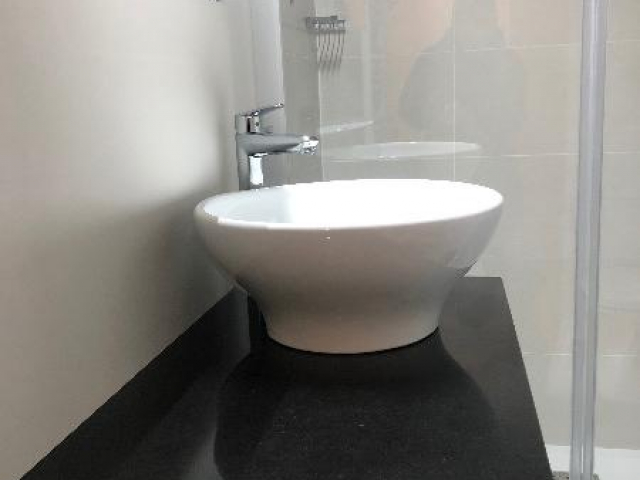 Mini salle de bain parisienne refaite à neuf