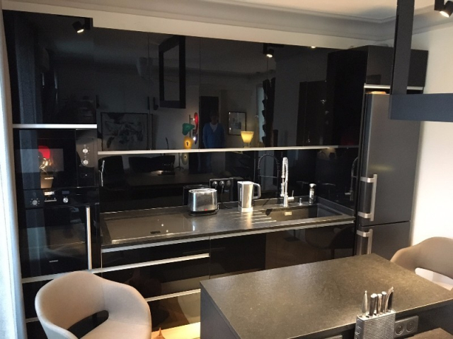 Cuisine avec Ilot central total look black