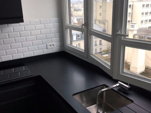Cuisine en L avec vue sur Paris