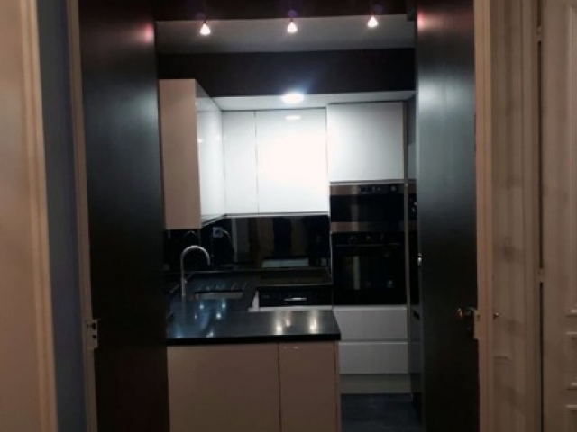 Cuisine en U 180X160 sur mesure avec plan en granit