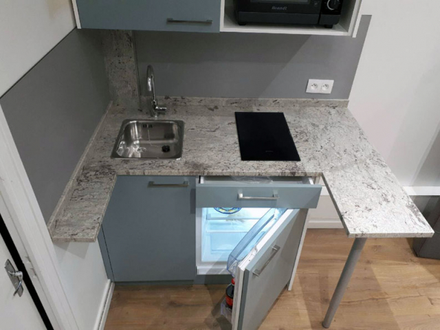 Kitchenette sur mesure Vert Fjord et granit en U  Paris 20e