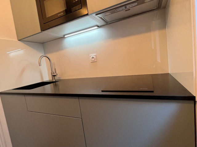 Création d'une mini cuisine ouverte à Paris 18e