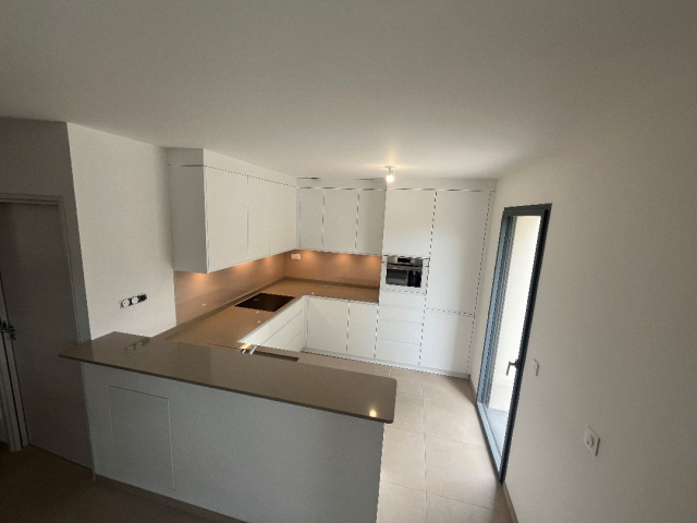 Cuisine sur mesure complète en U ouverte dans les Yvelines 