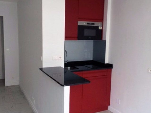 Kitchenette rouge Paris 11e