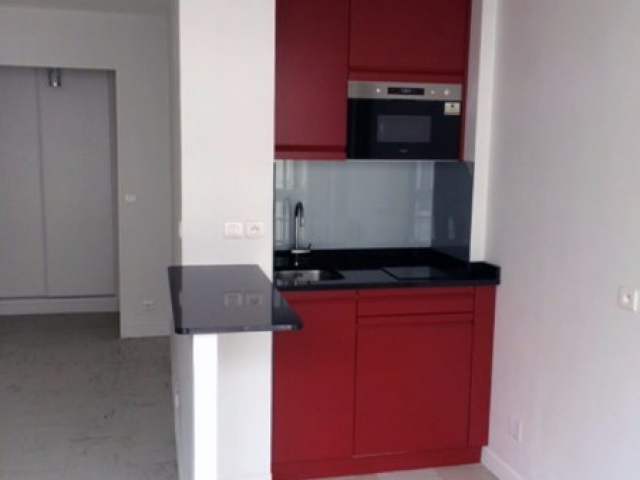 Kitchenette rouge Paris 11e
