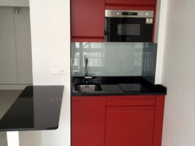 Kitchenette rouge Paris 11e