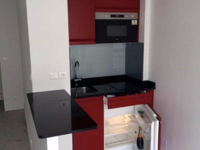 Kitchenette rouge Paris 11e