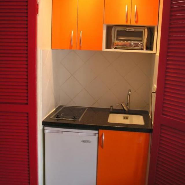 kitchenette orange