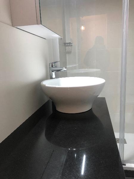 Mini salle de bain parisienne refaite à neuf